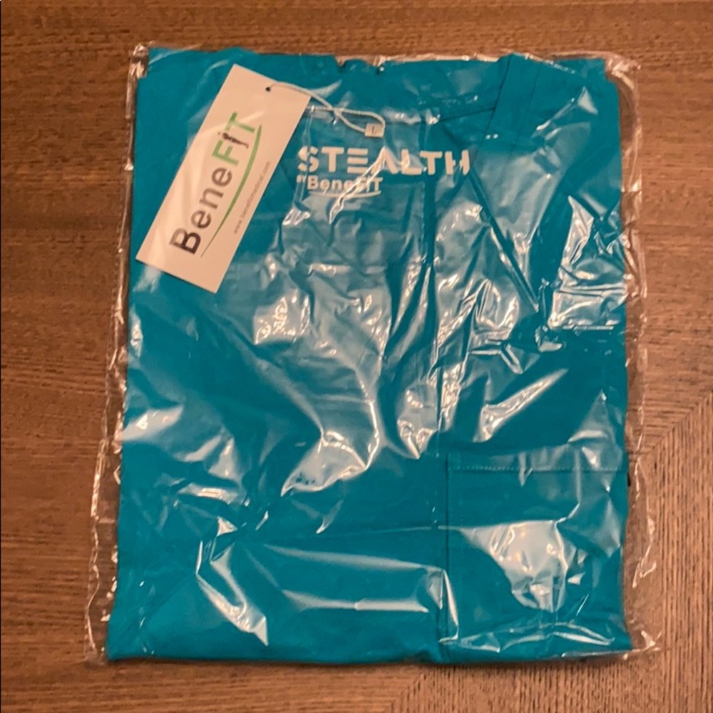 Unopened benefit stealth top large